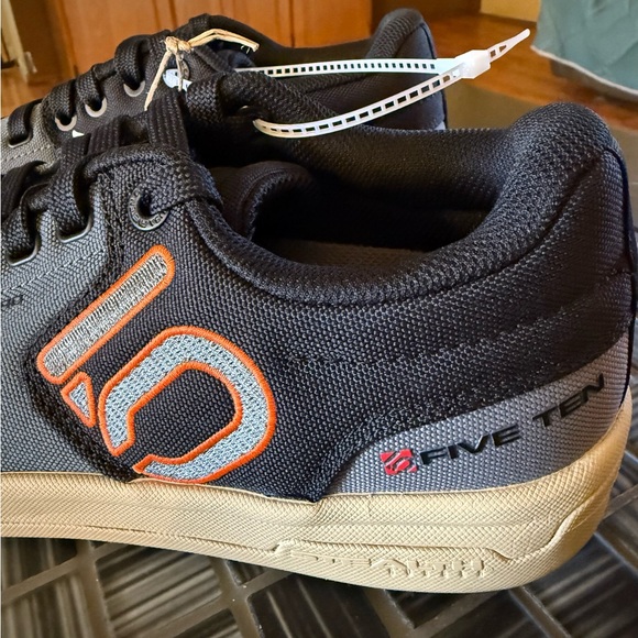 ADIDAS- FREERIDER PRO CANVAS CYCLING SHOES.
Brand NEW with tags. - Picture 3 of 5